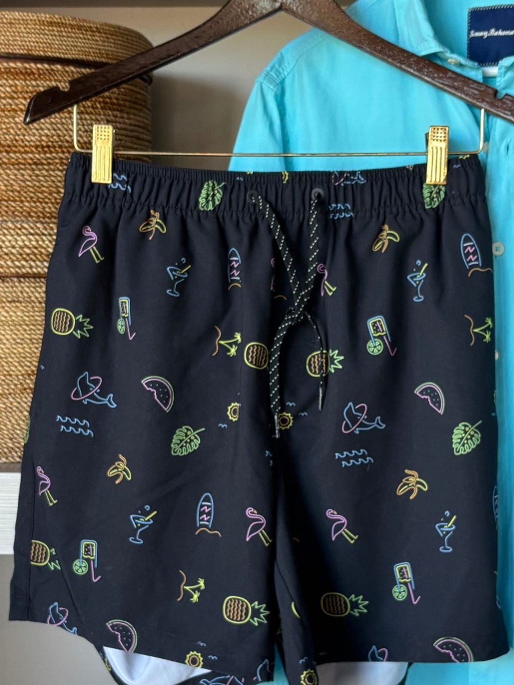 NWOT Ocean Current  Men's Swim Trunks  Medium (32+ stretch)